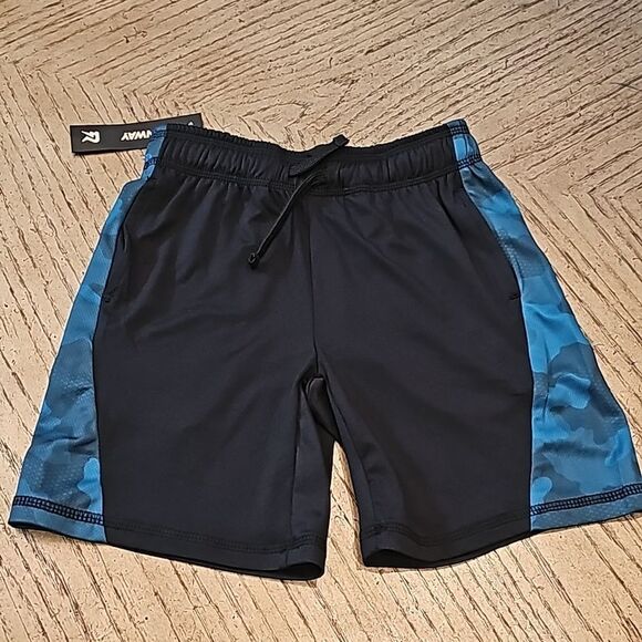 Boys quick dry shorts size 5 NWT - Picture 1 of 5